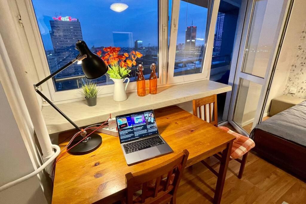 Ferienwohnung Orange Metro Fast Wifi 1Gbs Big Tv Hbo Appletv Warschau Exterior foto